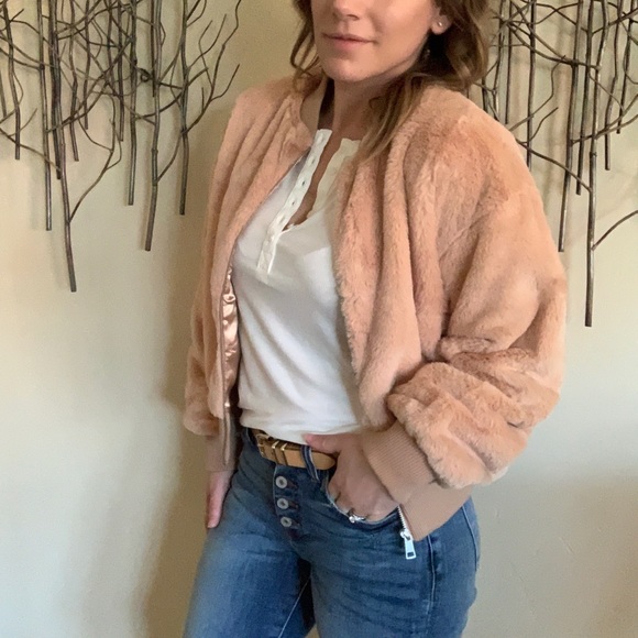 | f21 • fashionista favorite: caramel faux fur zip front bomber • small | - Picture 7 of 8